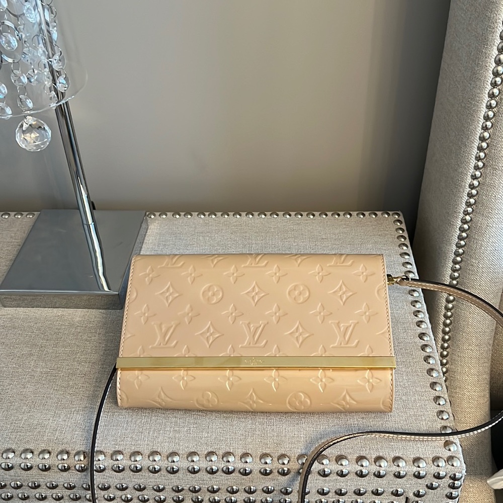 Louis Vuitton Vernis Ana Clutch Dune